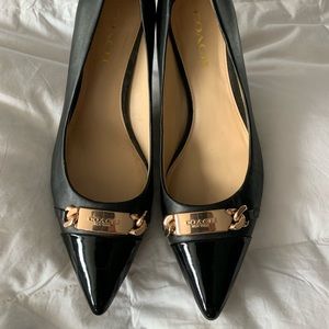 Nearly new COACH blk pumps SZ 9 2in heel